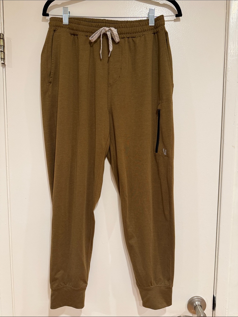 Vuori Olive/Tan Sunday Performance Jogger Sweatpants